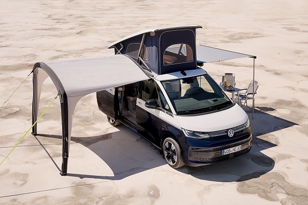 Pasaules pirmizrādi piedzīvo jaunais «Volkswagen California» kemperis – tagad pieejams arī kā plug-in hibrīds
