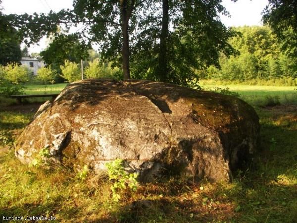 Jaunaglonas-Kamenecas-Lielais-akmens Jaunaglonas (Kameņecas) Lielais akmens