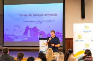 Interesenti pulcējas Ventspils tūrisma simpozijā - Foto