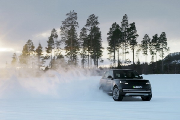 «Range Rover»: pilnībā elektrisks un radīts būt līderis