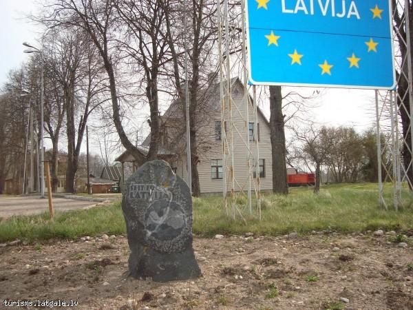 Pieminas-akmens-Seit-ir-Latvija Piemiņas akmens 